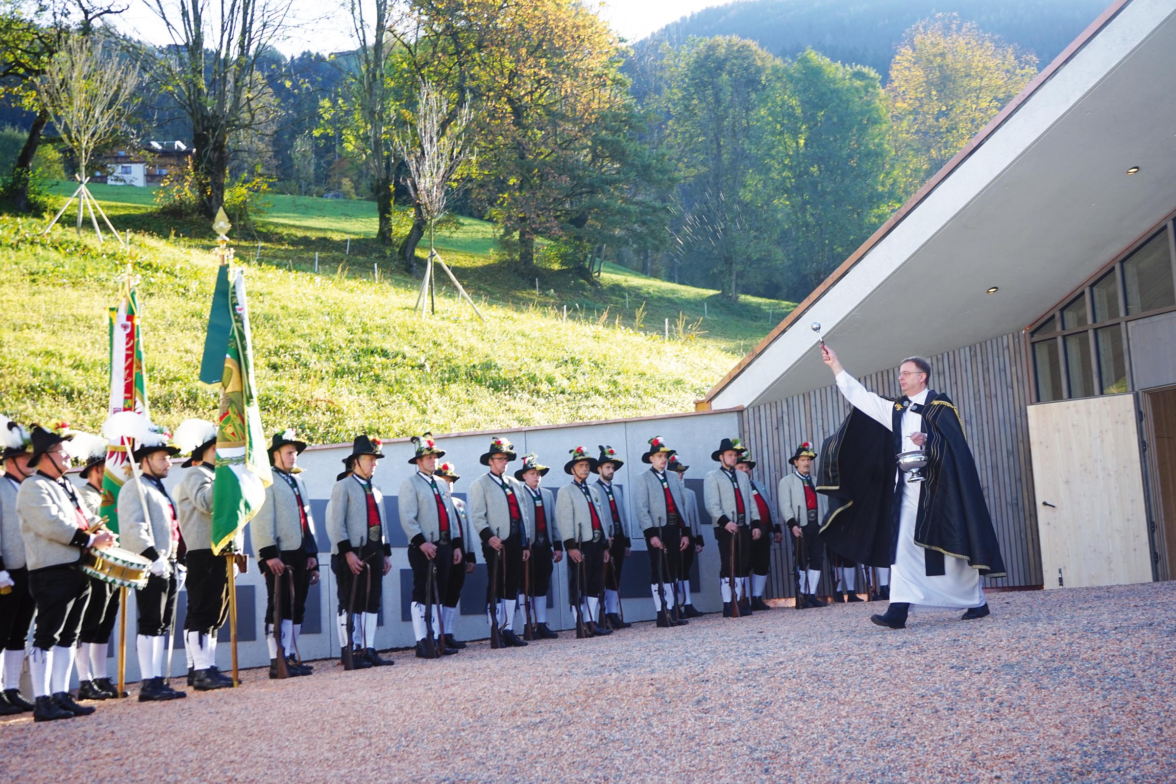 Segnung-der-Totenkapelle-und-des-Friedhofs-in-Hart